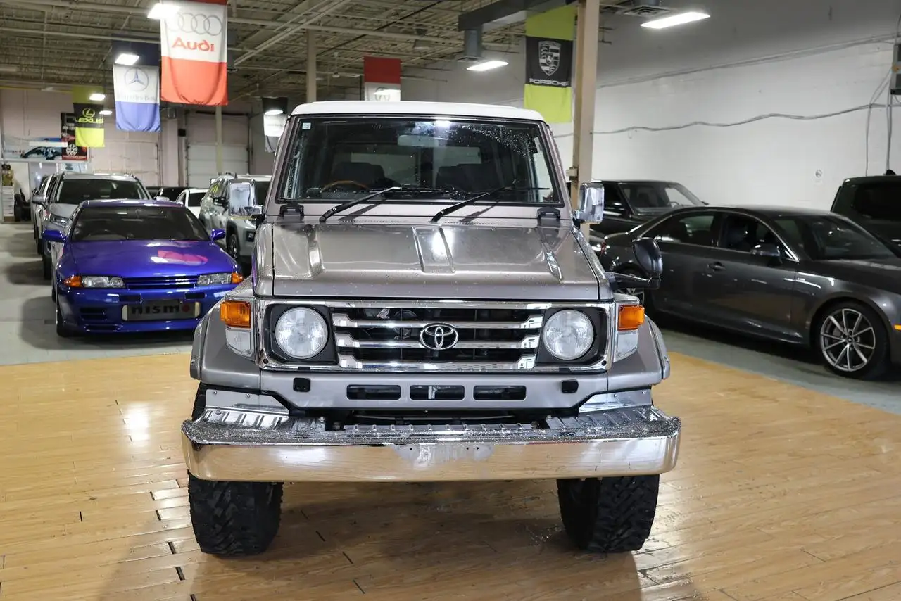 Toyota Land Cruiser снимка Toyota Land Cruiser