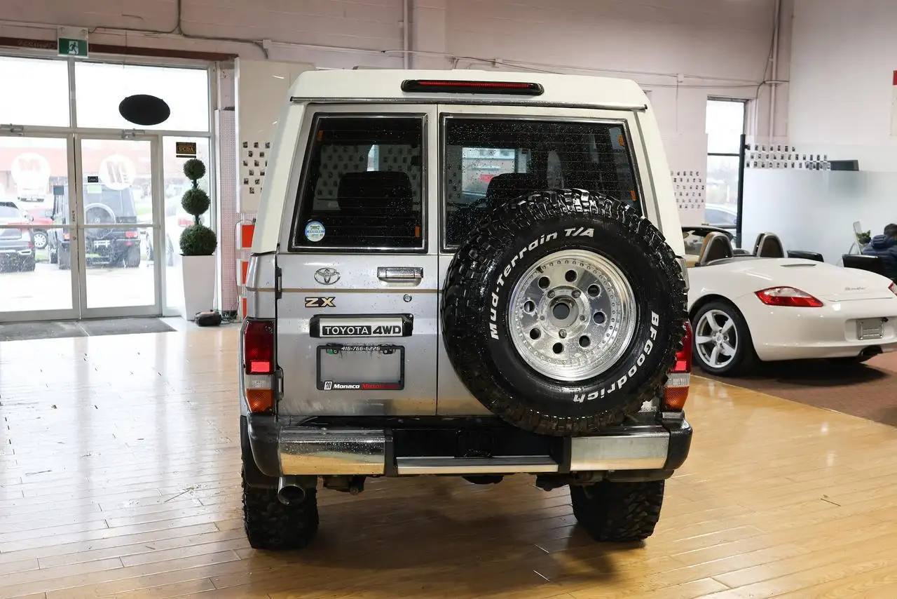 Toyota Land Cruiser снимка Toyota Land Cruiser