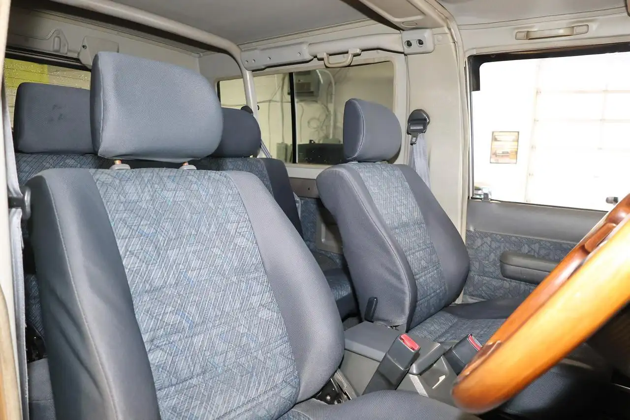 Toyota Land Cruiser снимка Toyota Land Cruiser