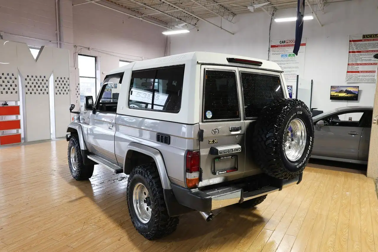 Toyota Land Cruiser снимка Toyota Land Cruiser
