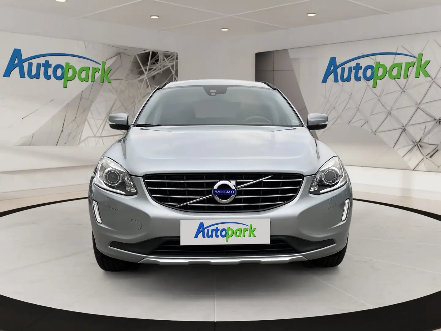 Volvo XC60 D4 AWD DPF Kinetic Silber - 2
