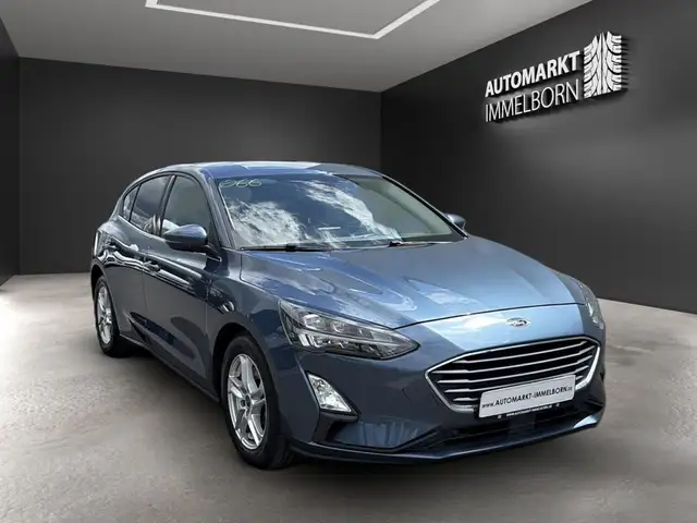 Ford Focus view 2