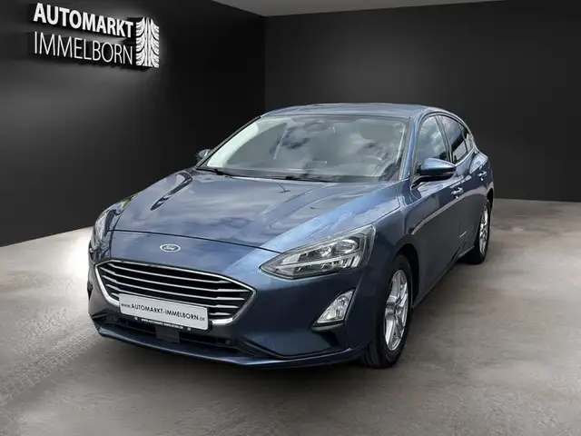 Ford Focus view 3