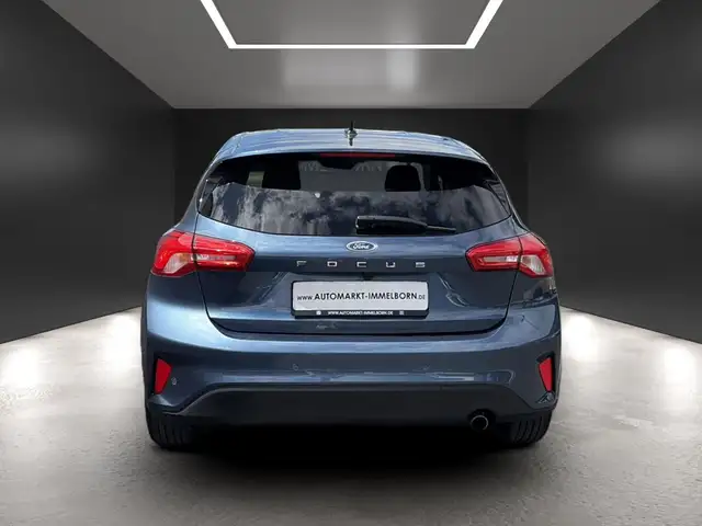 Ford Focus view 9