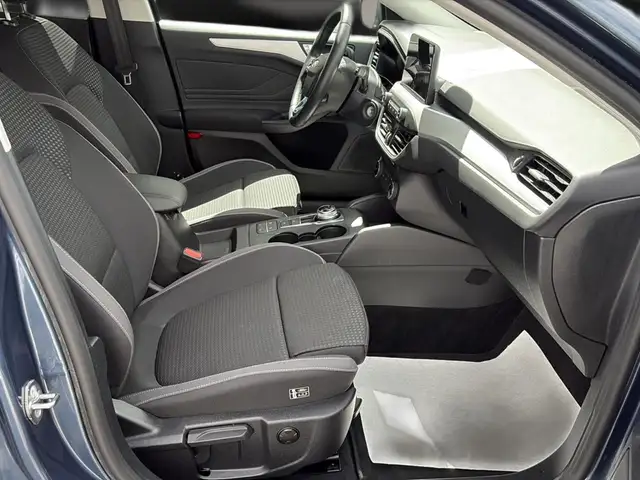 Ford Focus view 14