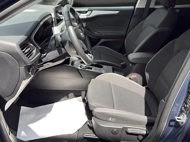 Ford Focus view 15