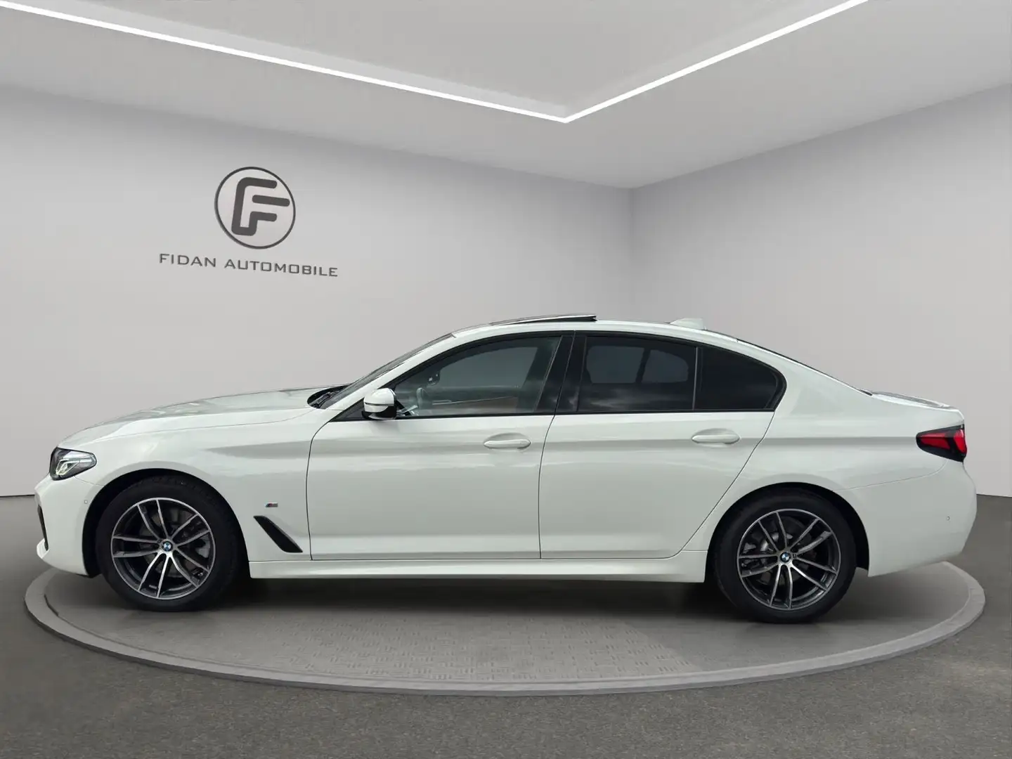 BMW 520 d M Sport*Laser*HUD*GSD*LiveCo*Ambi*Kamera Weiß - 2