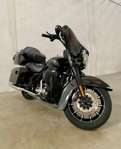 Usato Harley-Davidson CVO Limited tourer a Lecco per € 18.800,-