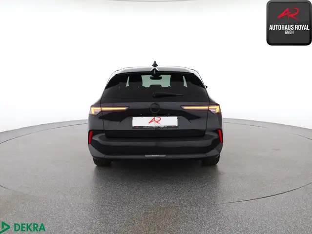 Opel Astra view 4