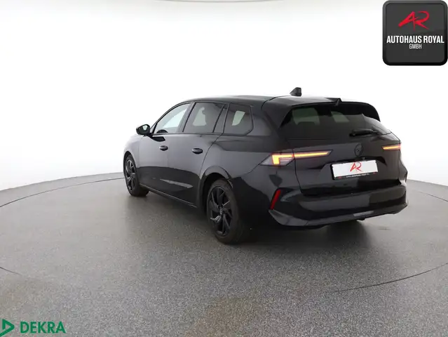 Opel Astra view 3