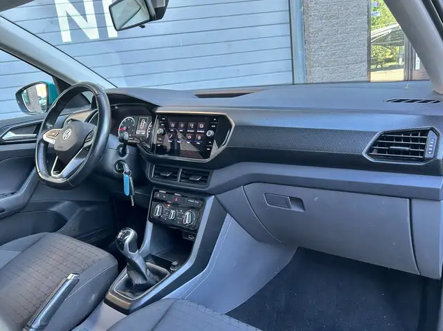 Volkswagen T-Cross view 11