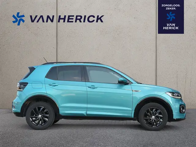 Volkswagen T-Cross view 3