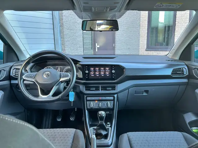 Volkswagen T-Cross view 9