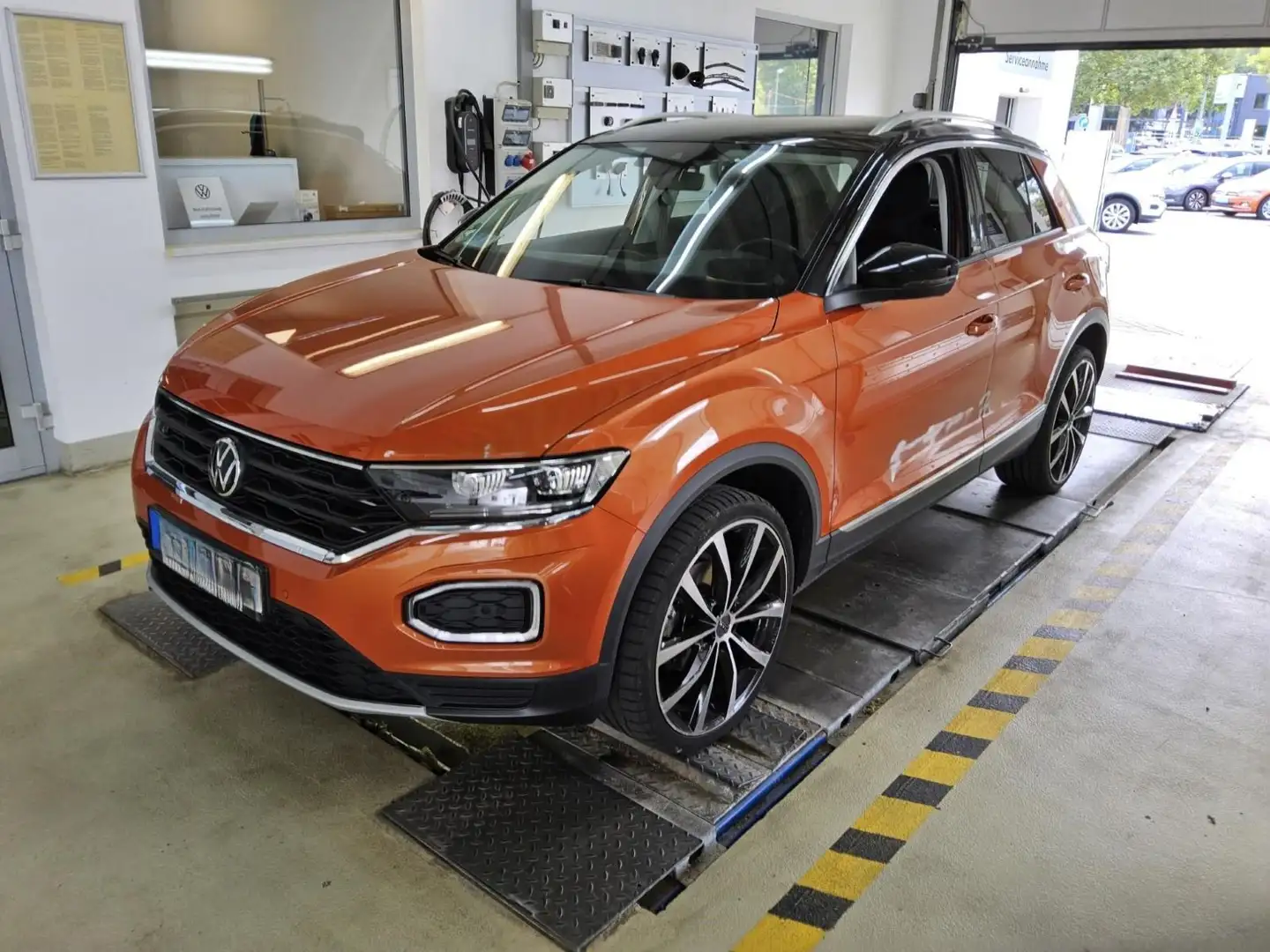 Volkswagen T-Roc 1.5 TSI ACT United AHK ACC DAB+ LED Orange - 2