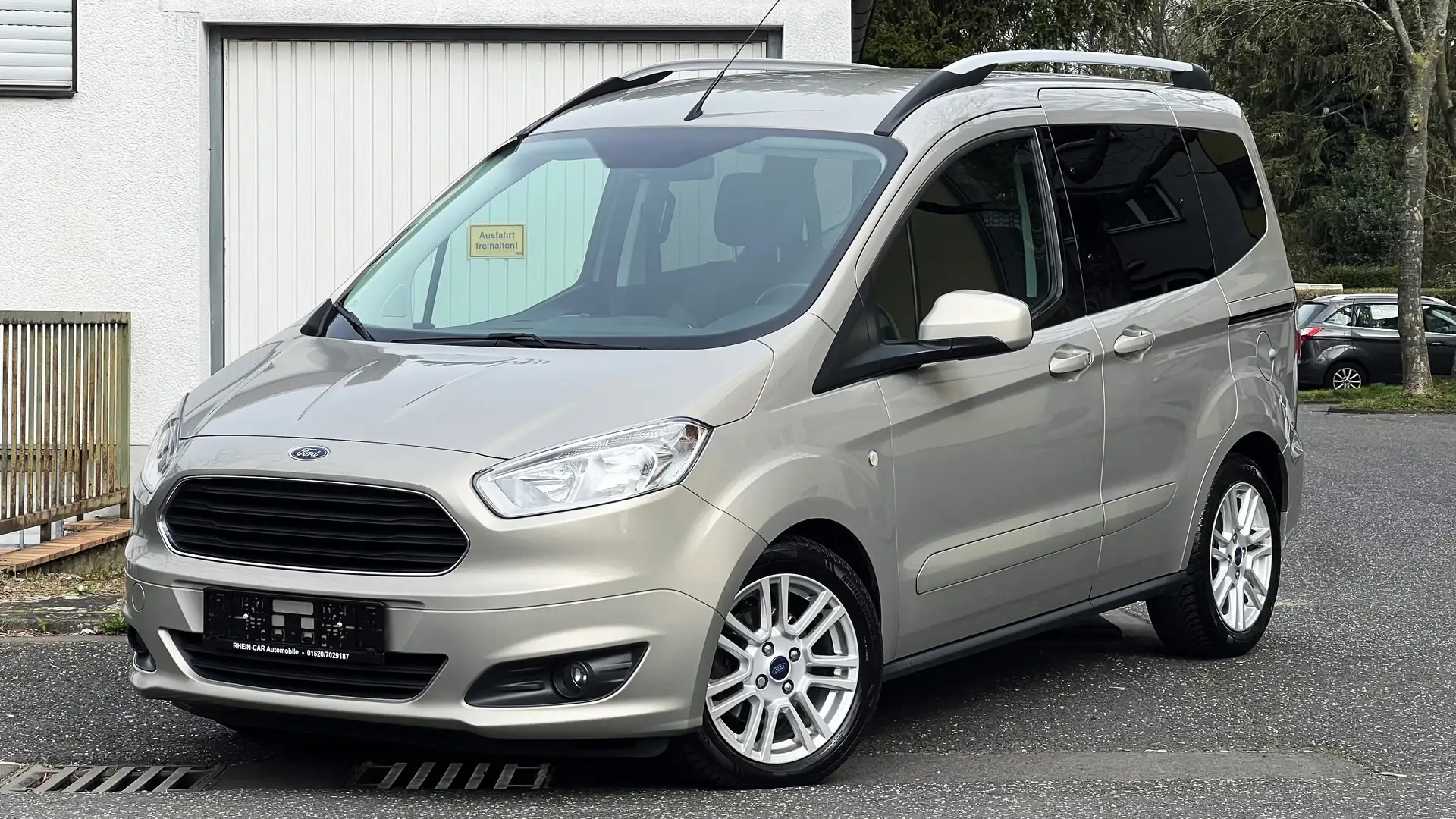 Ford Tourneo Courier 1.0 EcoBoost Titanium Béžová - 1