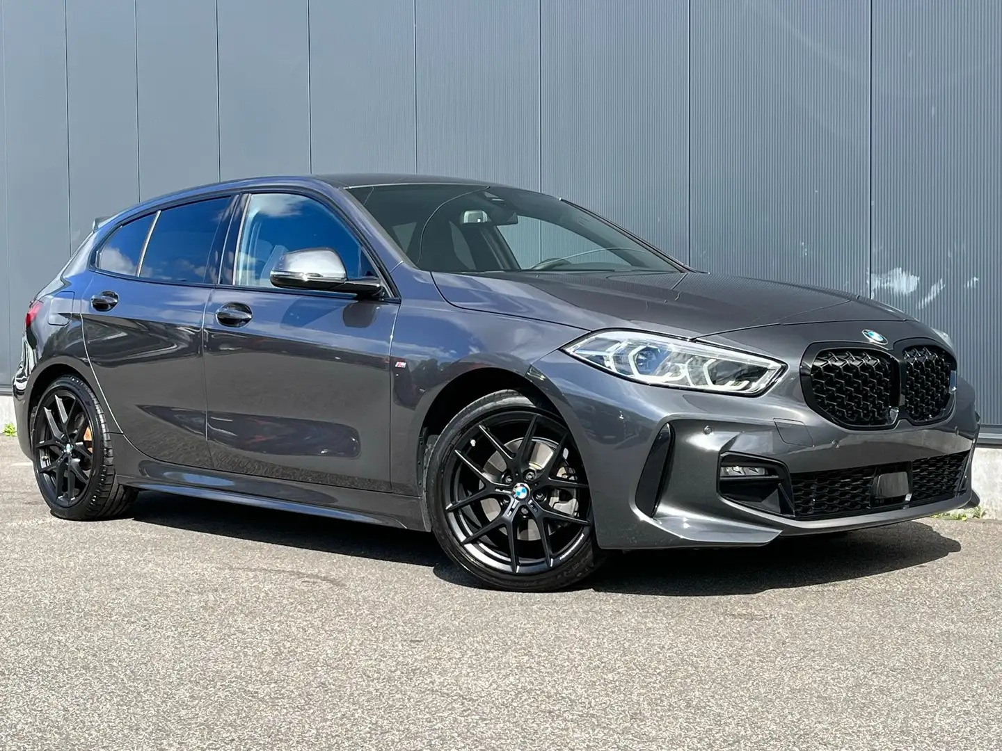 BMW 118 ///M SPORT OPF / LED / NAVIGATIE / LIVE COCKPIT Grijs - 1
