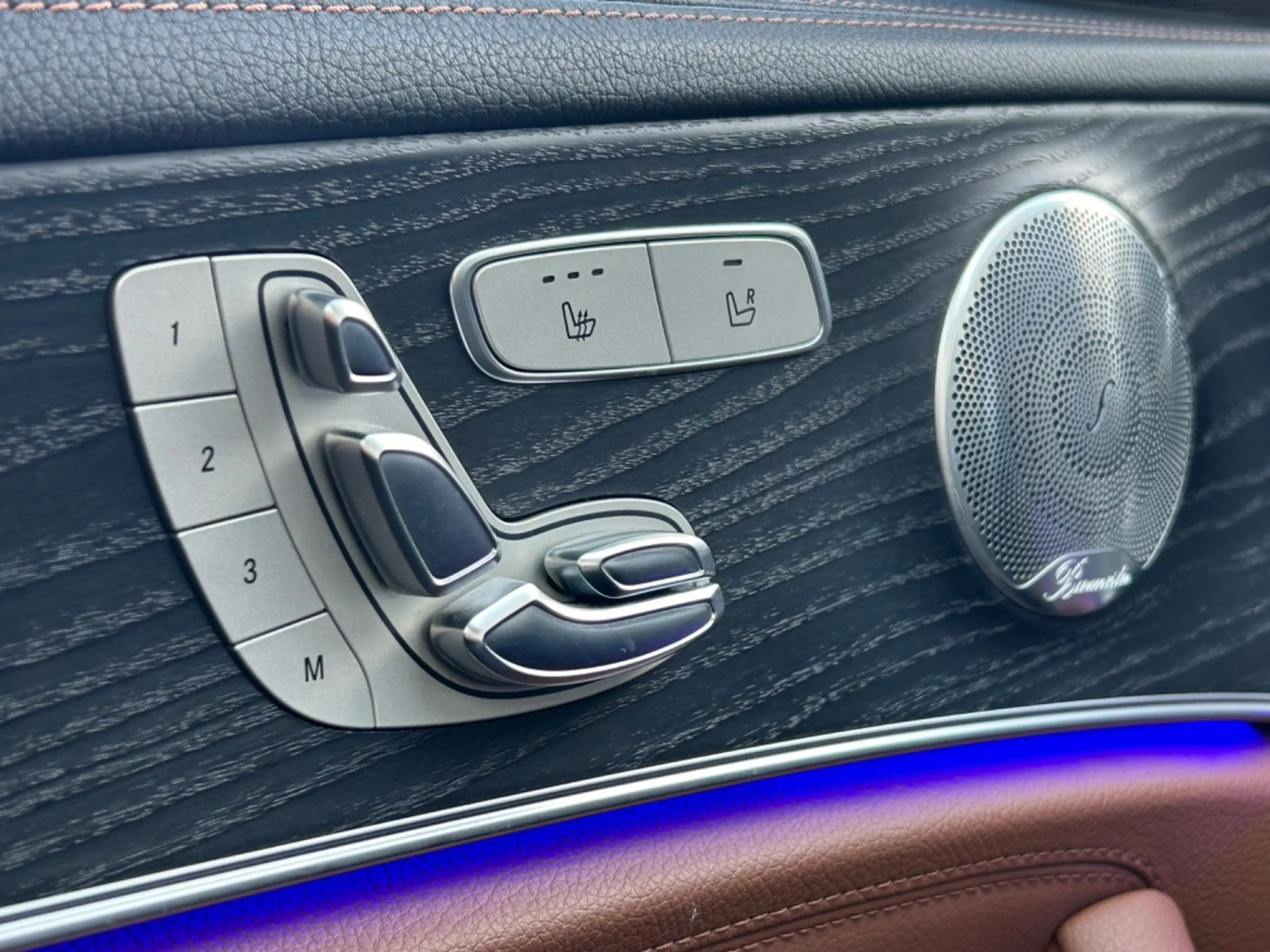 Mercedes-Benz E 400 d 4Matic AMG Sportpaket Head-Up Panorama — photo 14