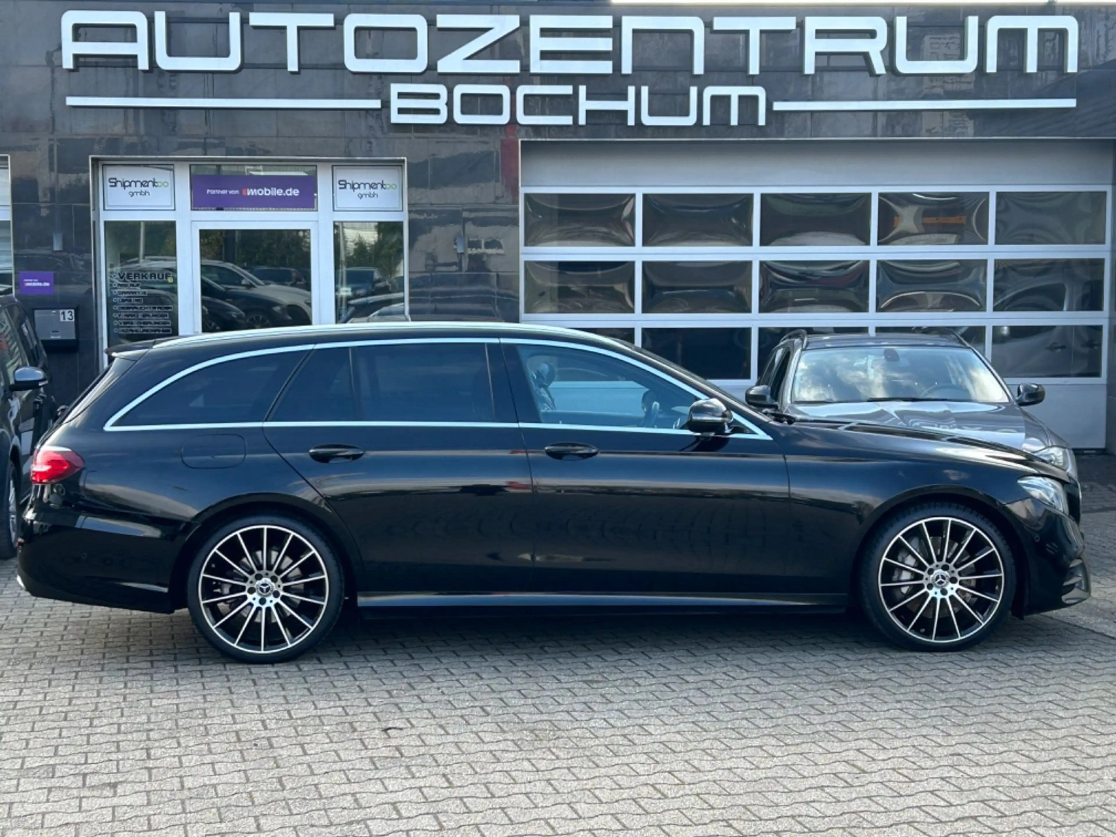 Mercedes-Benz E 400 d 4Matic AMG Sportpaket Head-Up Panorama — photo 2