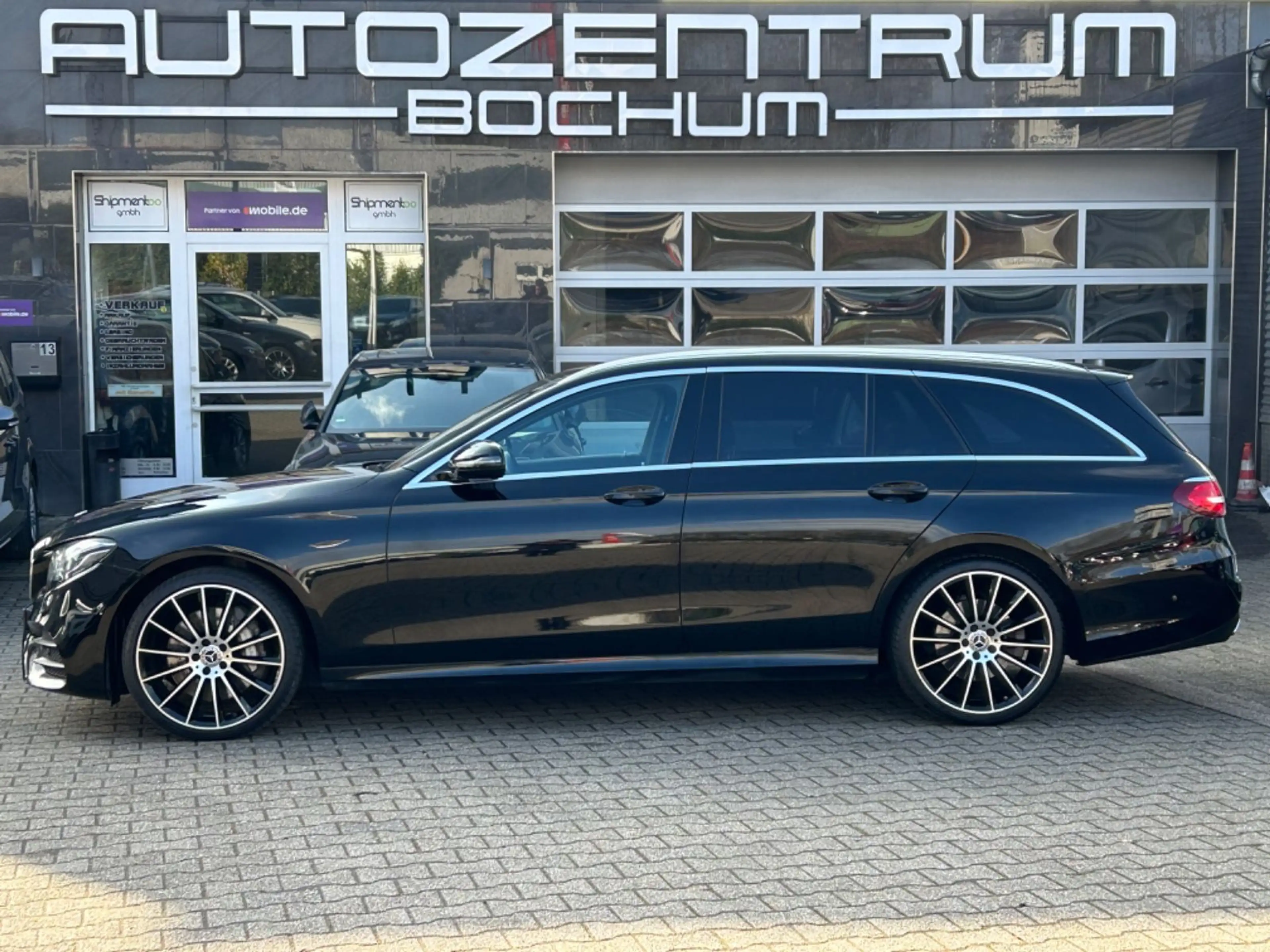 Mercedes-Benz E 400 d 4Matic AMG Sportpaket Head-Up Panorama — photo 4