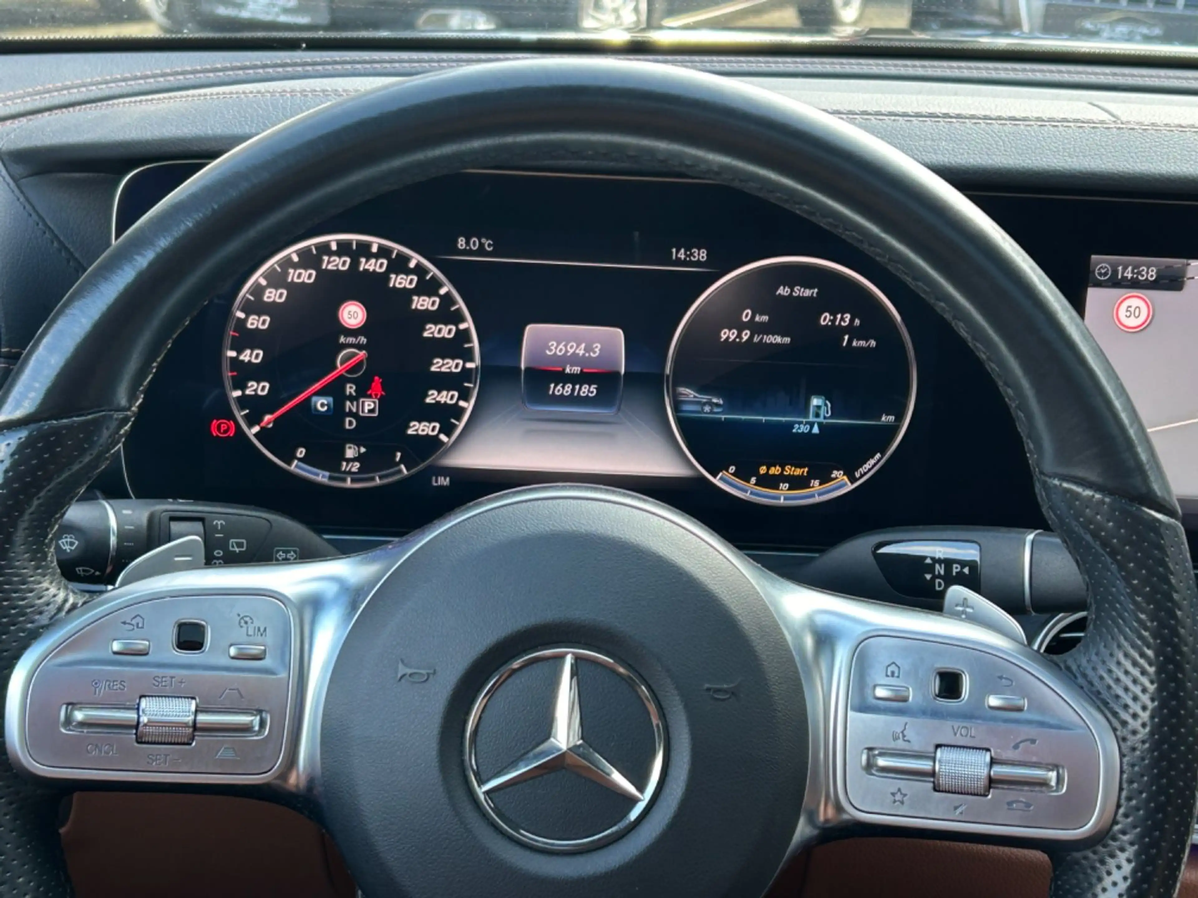 Mercedes-Benz E 400 d 4Matic AMG Sportpaket Head-Up Panorama — photo 9