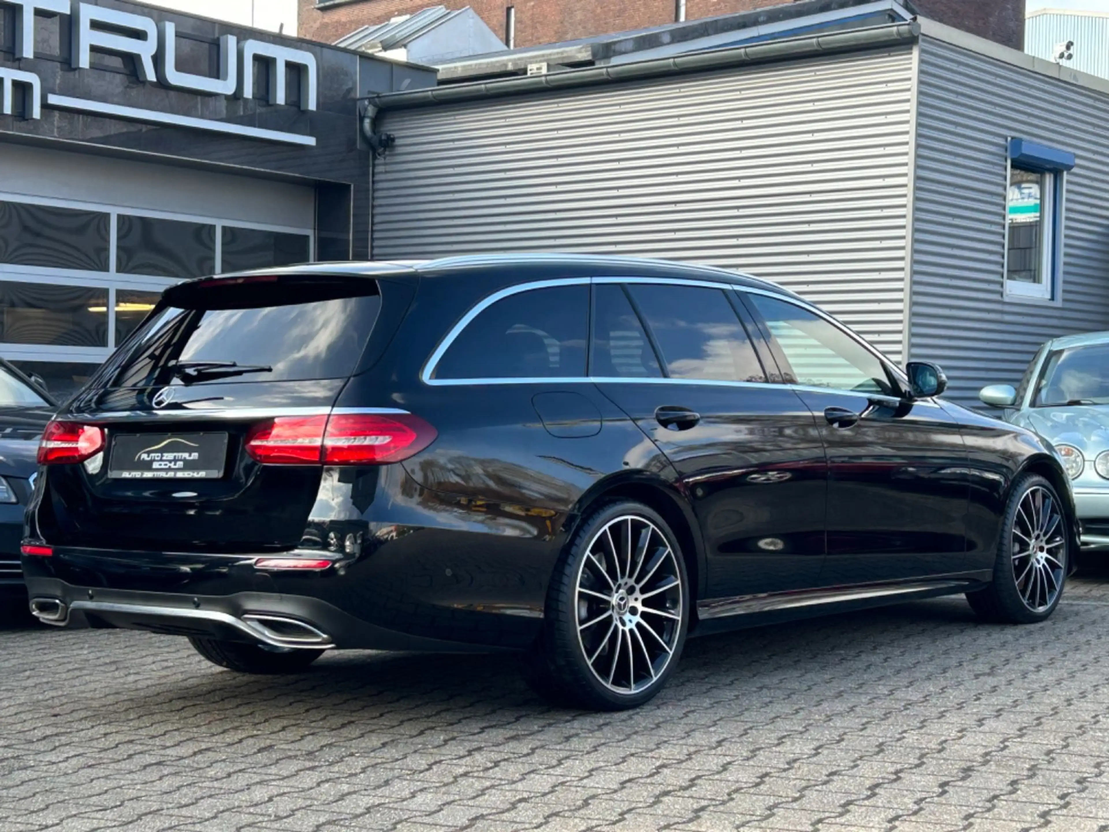 Mercedes-Benz E 400 d 4Matic AMG Sportpaket Head-Up Panorama — photo 5