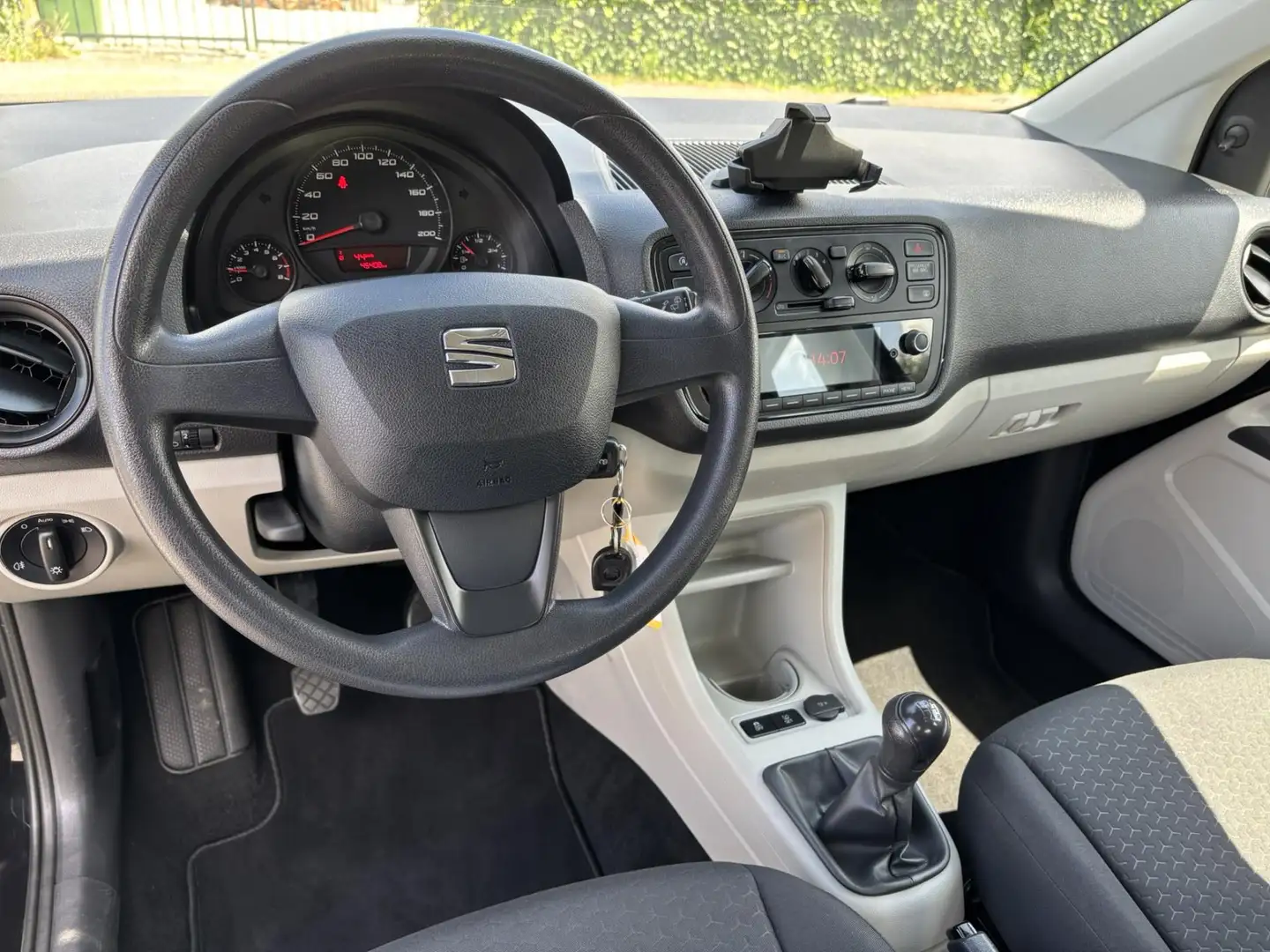 SEAT Mii 1.0 Style Intense | Cruise control | Airco | Bluet Zwart - 2