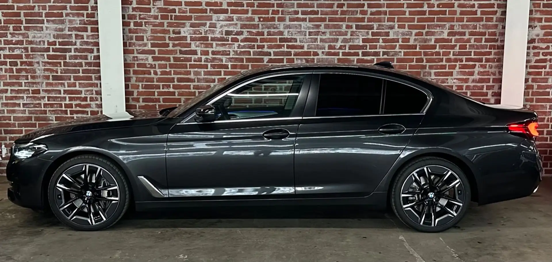 BMW 530 d xDrive Luxury LED/HeadUP/STDHZ/RKam/Massage Grau - 2