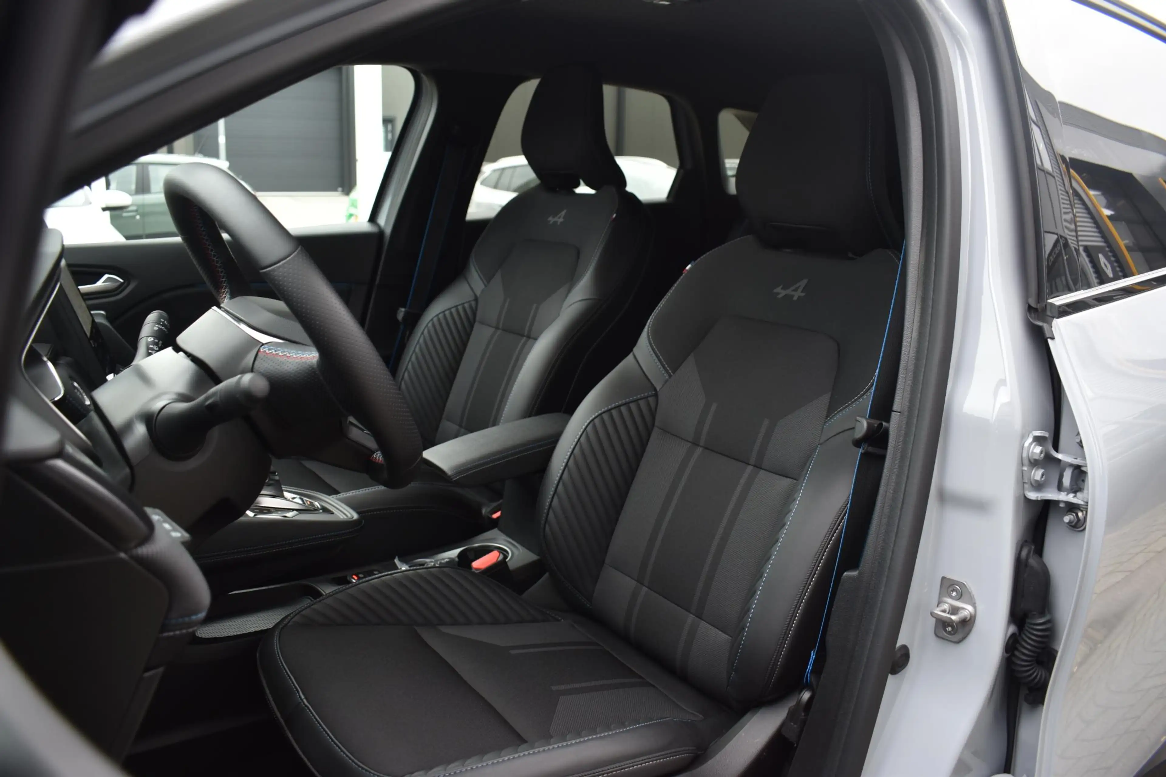 Renault Symbioz E-Tech full hybrid 145 esprit Alpine | STUUR/STOEL — photo 11