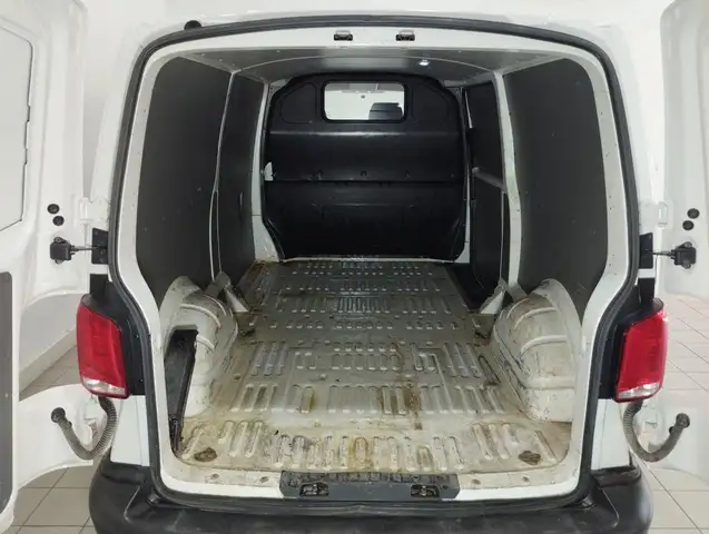 Volkswagen Transporter view 7