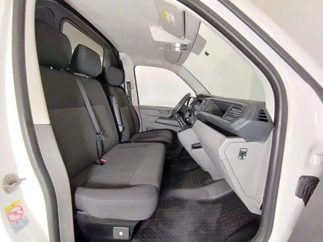 Volkswagen Transporter view 5