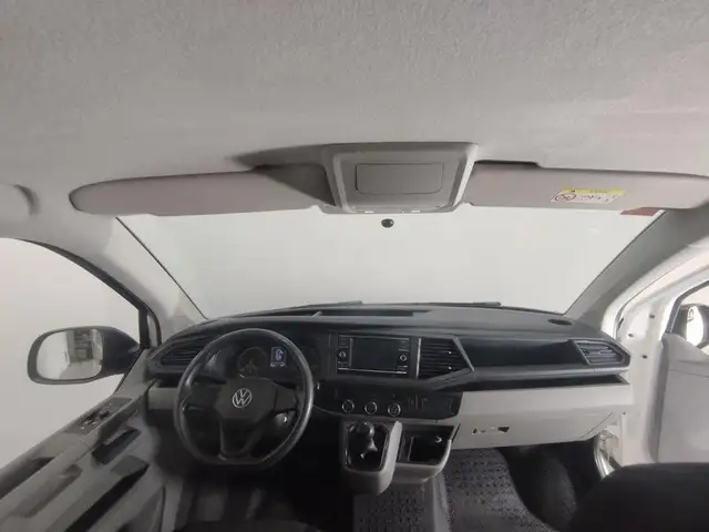 Volkswagen Transporter view 4