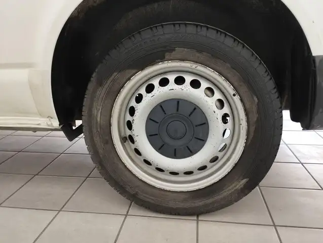 Volkswagen Transporter view 8