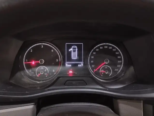 Volkswagen Transporter view 11