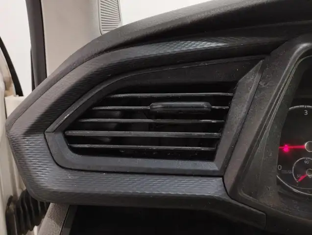 Volkswagen Transporter view 12