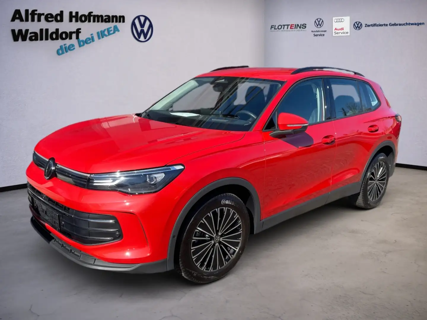 Volkswagen Tiguan 1.5 eTSI DSG LIFE AHK NAVI LED ACC Rojo - 1