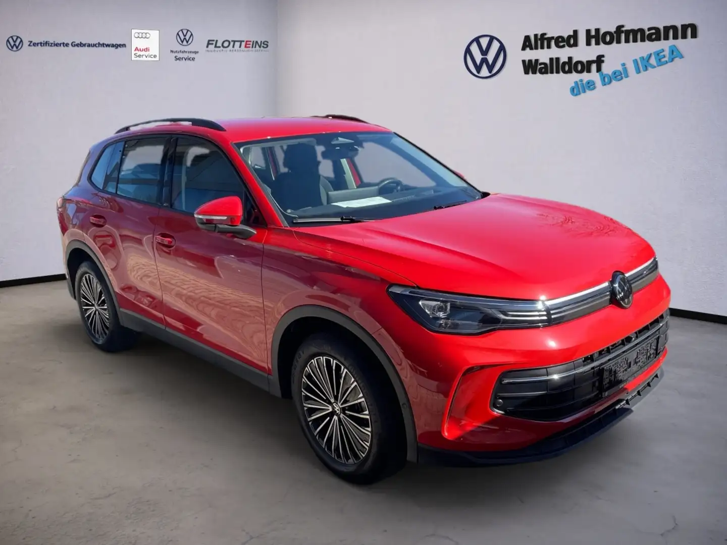 Volkswagen Tiguan 1.5 eTSI DSG LIFE AHK NAVI LED ACC Rojo - 2