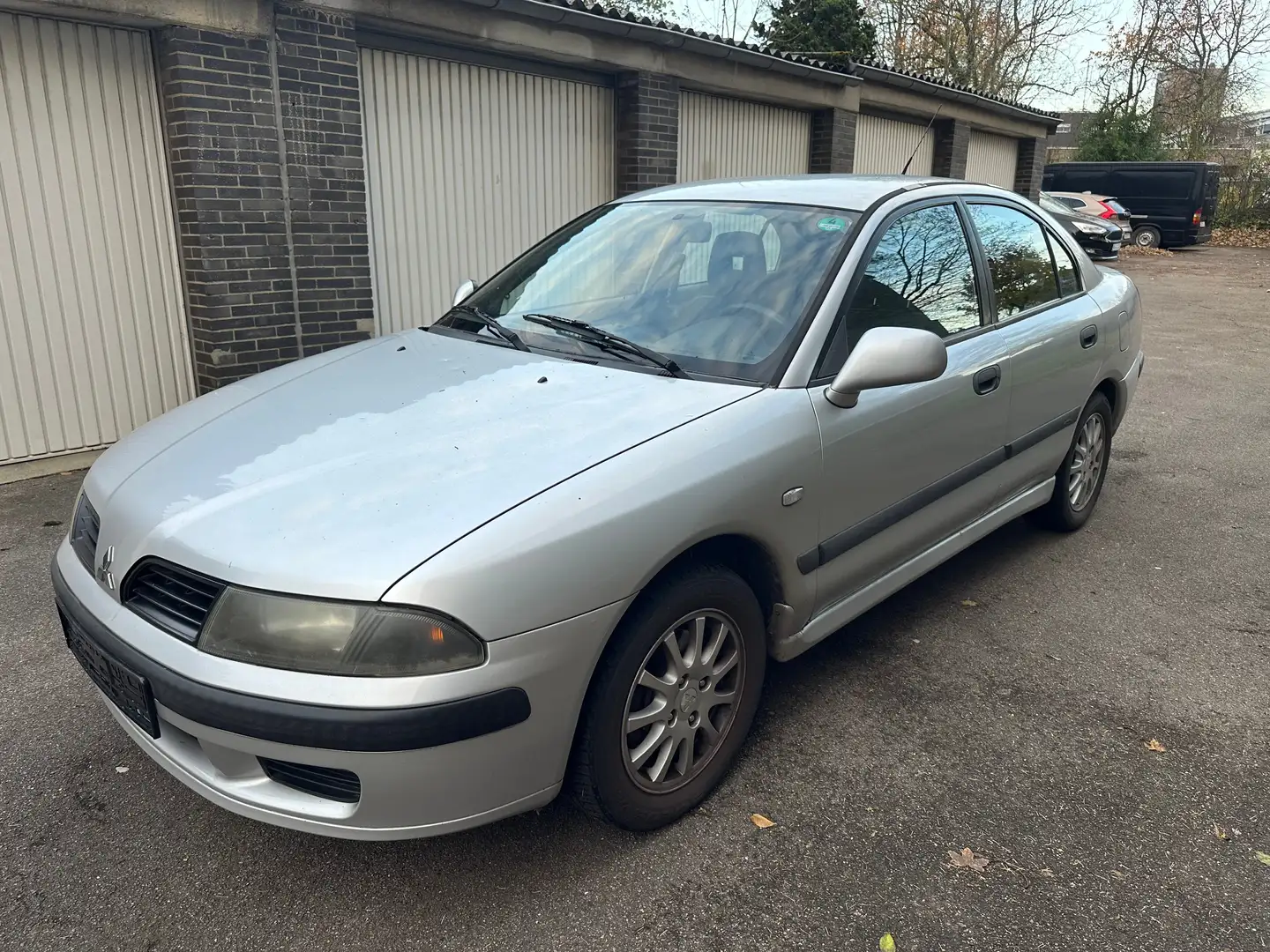 Mitsubishi Carisma Carisma 1.6 Comfort, 1. HAND, TÜV NEU, KLIMA Plateado - 1