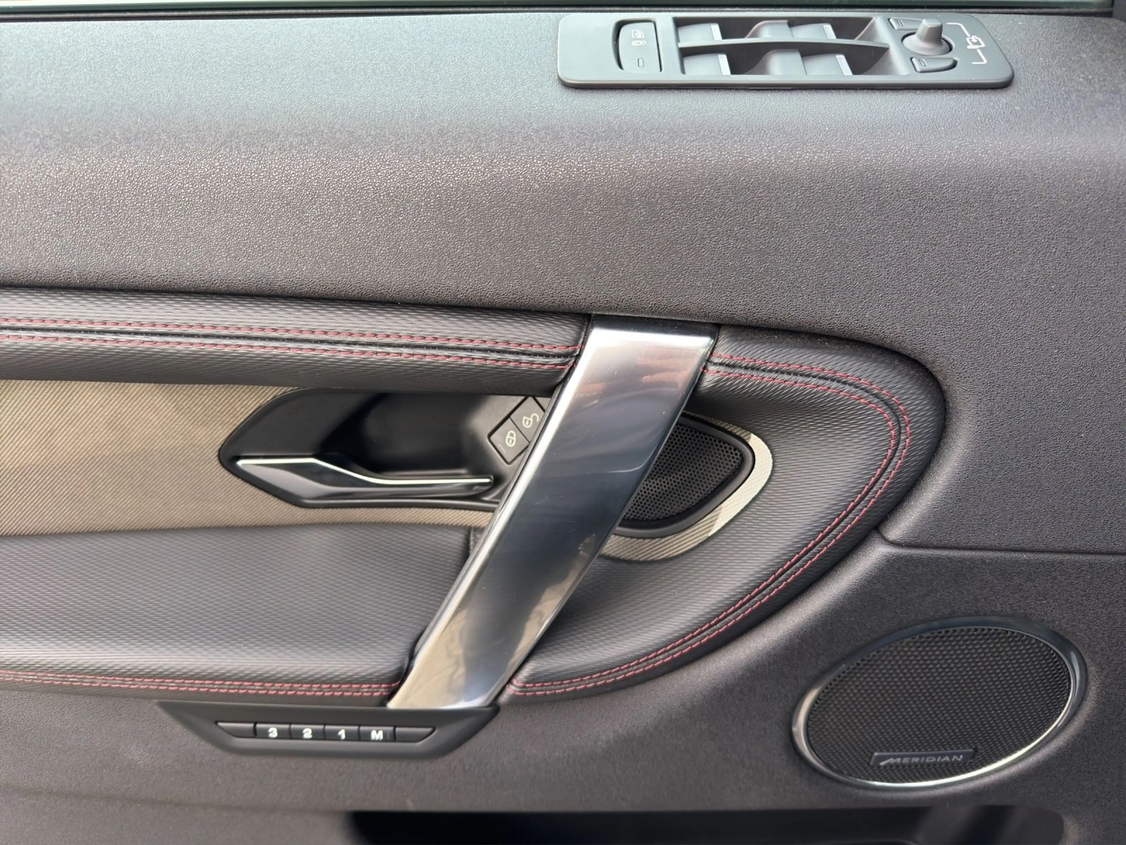 Land Rover Discovery Sport R-Dynamic SE AWD*AHK*K.less*Pano — photo 14