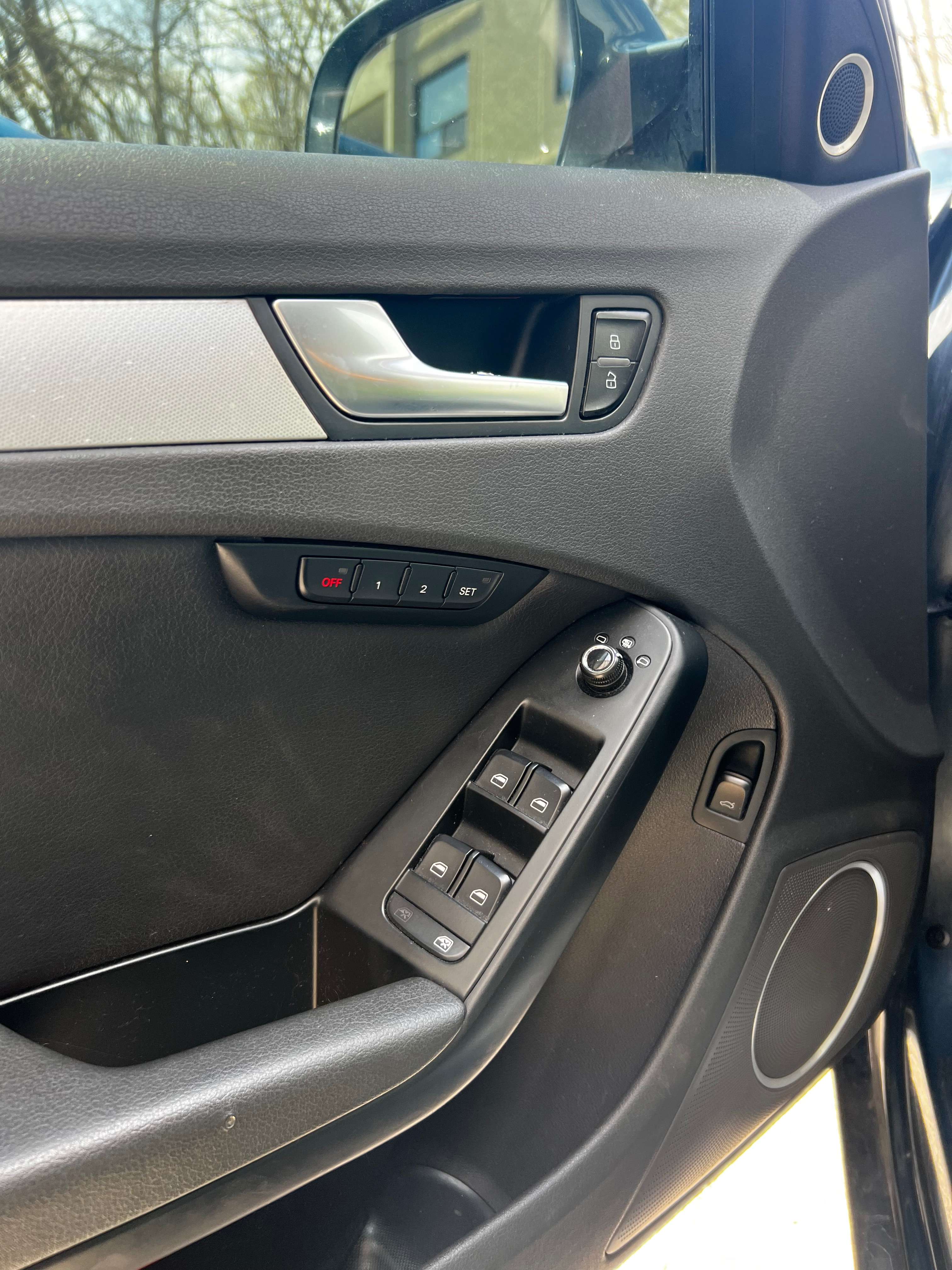2010 Audi A4 Premium thumb 10