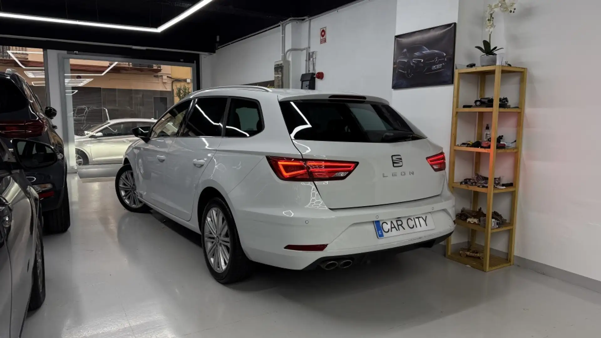 SEAT Leon ST 2.0TDI CR S&S Xcellence DSG7 150 Blanco - 2