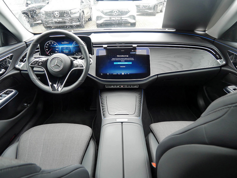 Mercedes-Benz E 400 e 4M , Avantgarde Navi LED Memo 360° Distr — photo 9