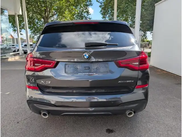 BMW X3 view 4