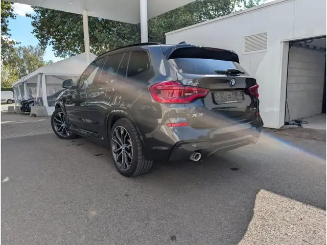 BMW X3 view 5