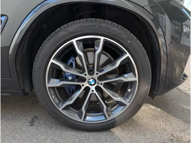 BMW X3 view 8