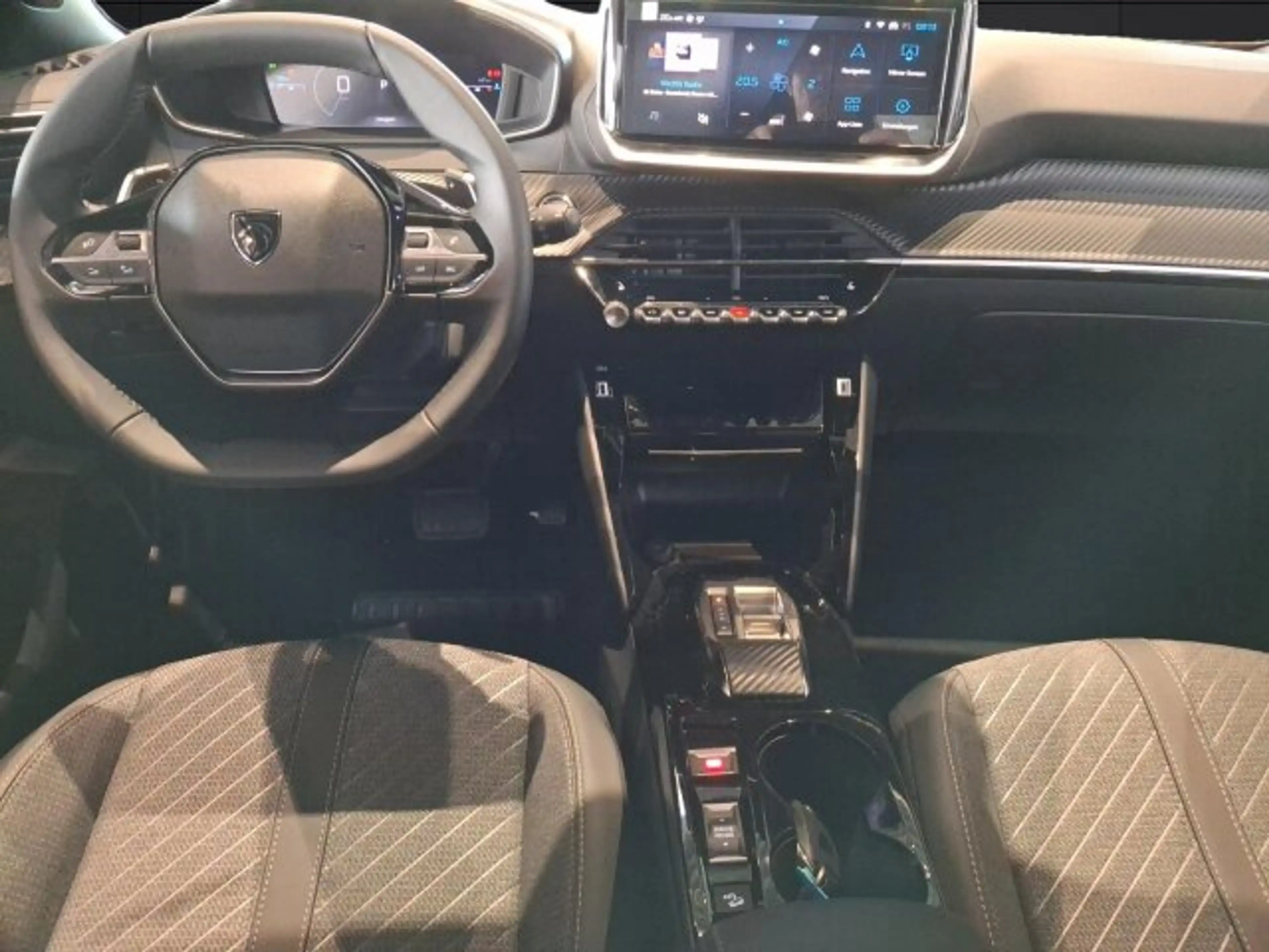 Peugeot 2008 2008 Allure 130 AT8 +LED+Navi+SHZ+GJR+LM+ — photo 12