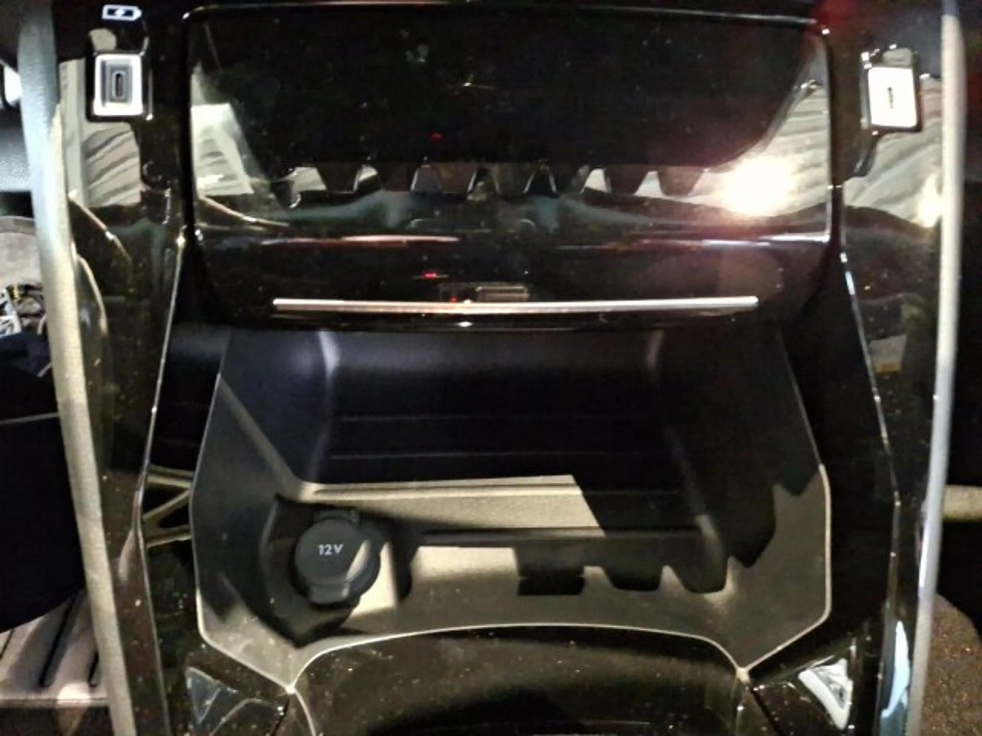 Peugeot 2008 2008 Allure 130 AT8 +LED+Navi+SHZ+GJR+LM+ — photo 17