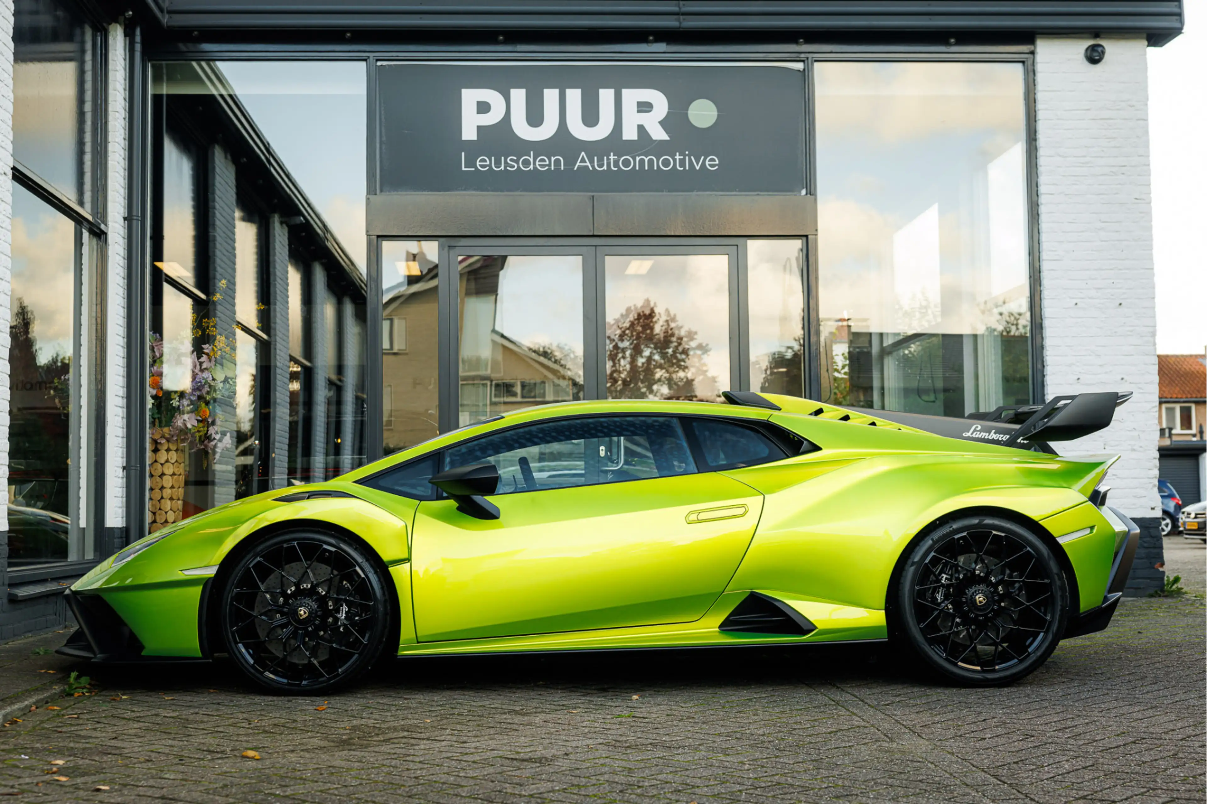 Lamborghini Huracán STO 5.2 V10 'Selezione Lamborghini Warranty'' Verd — photo 3