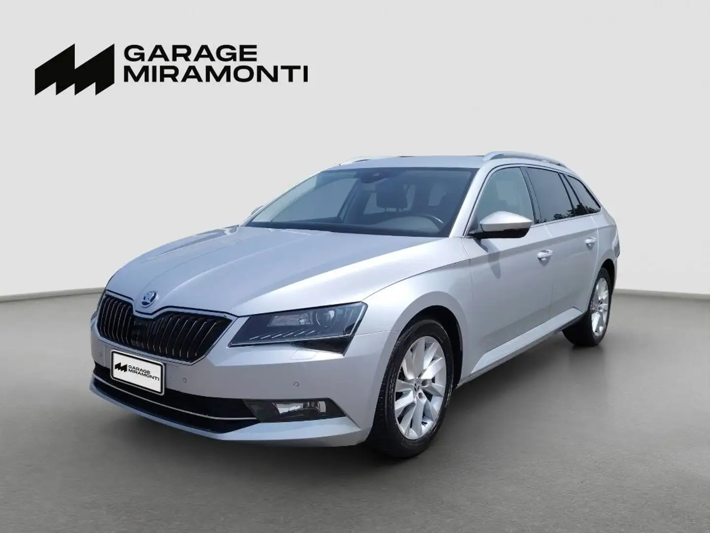 Skoda Superb Superb wagon 2.0 tdi Executive 4x4 190cv dsg 7m Grigio - 1