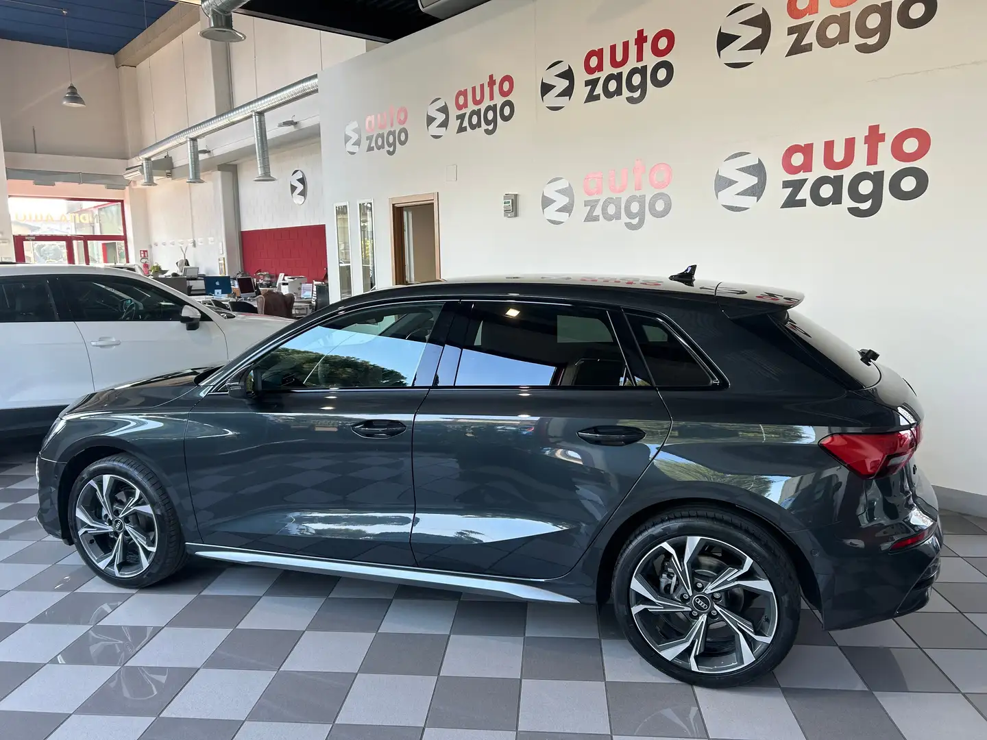 Audi A3 Sportback 35 TFSI S-Line Edition S-Tronic Gri - 2