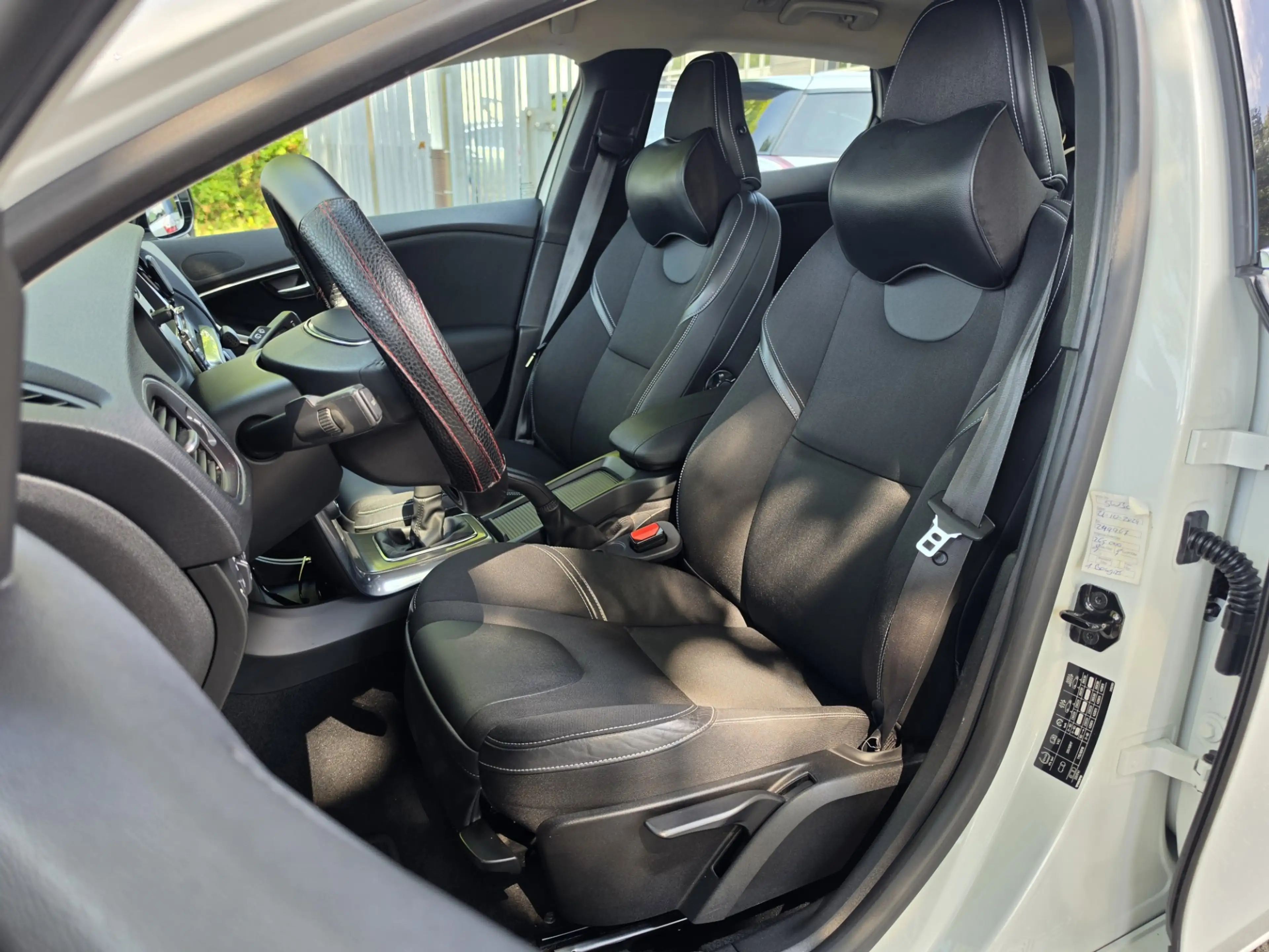 Volvo V40 1.6 T3 Momentum Camera Navi Apk Tm 11-2027 — photo 9